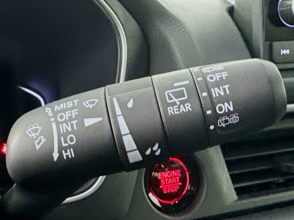 Used 2025 Honda Pilot Sport image 16
