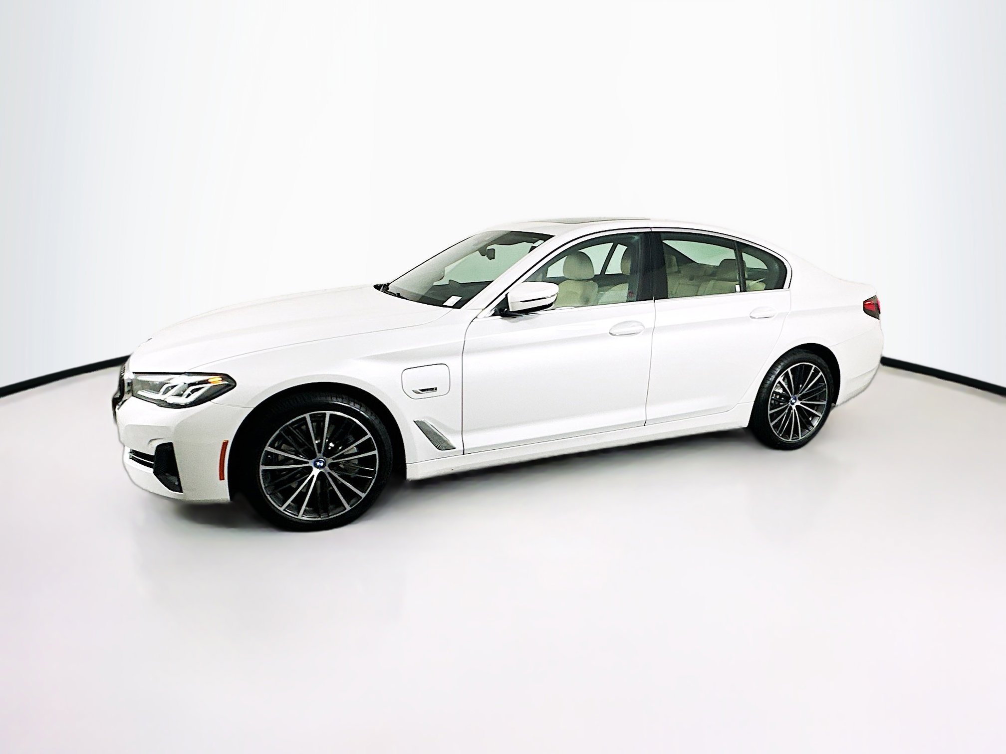 Used 2023 BMW 530e w/ Premium Package RWD image 4