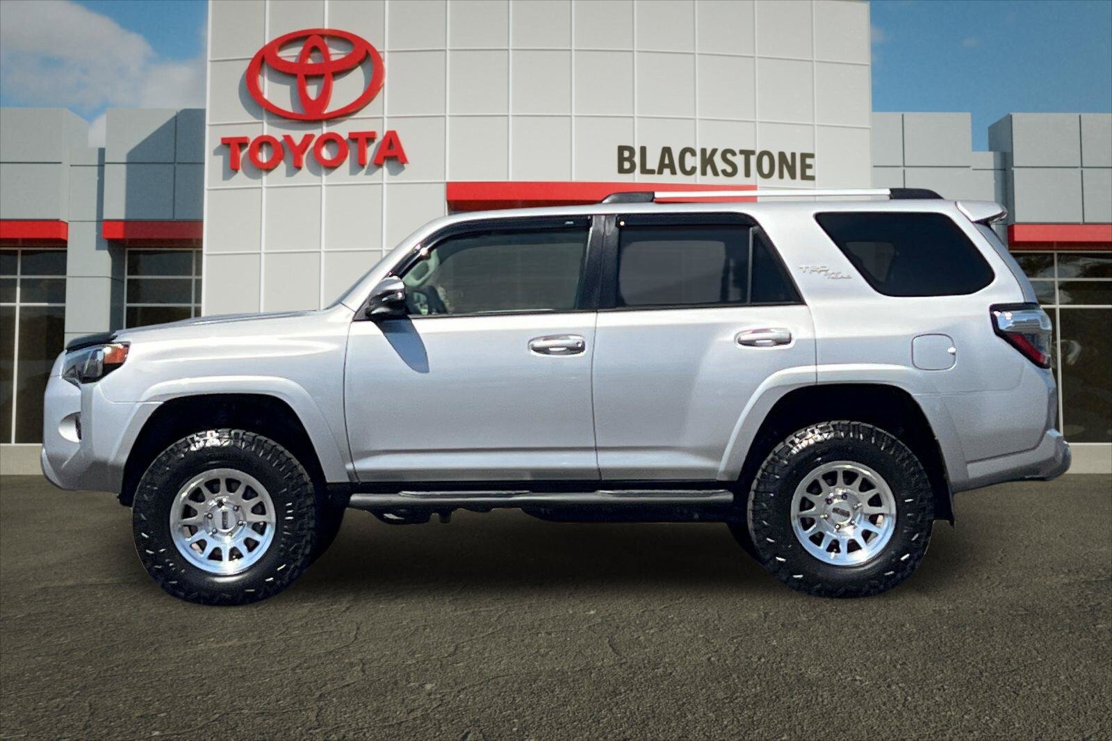 Used 2017 Toyota 4Runner TRD Off-Road Premium AWD/4WD image 6