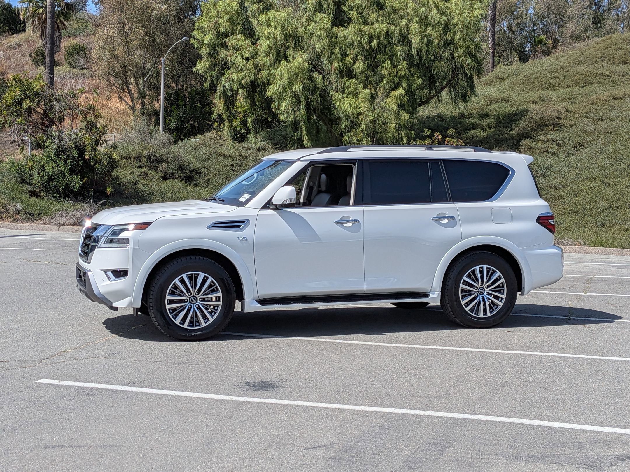 Used 2021 Nissan Armada SV w/ SV Appearance Package image 5