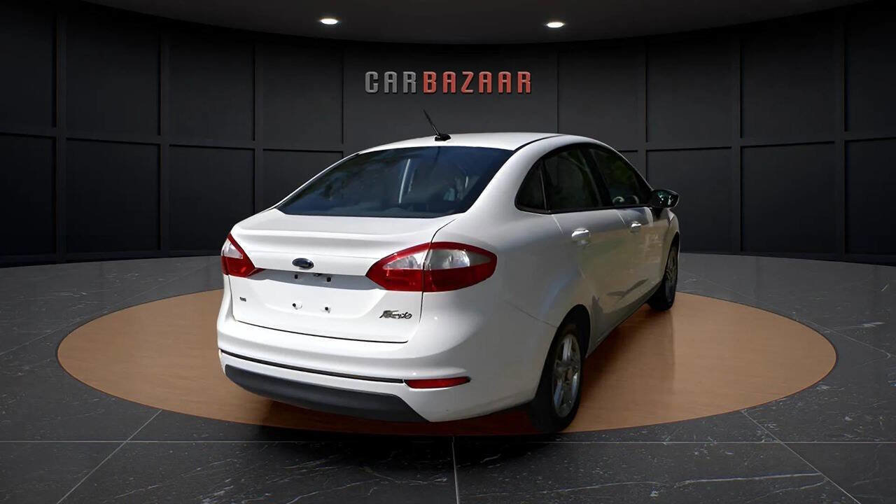 Used 2018 Ford Fiesta SE image 5