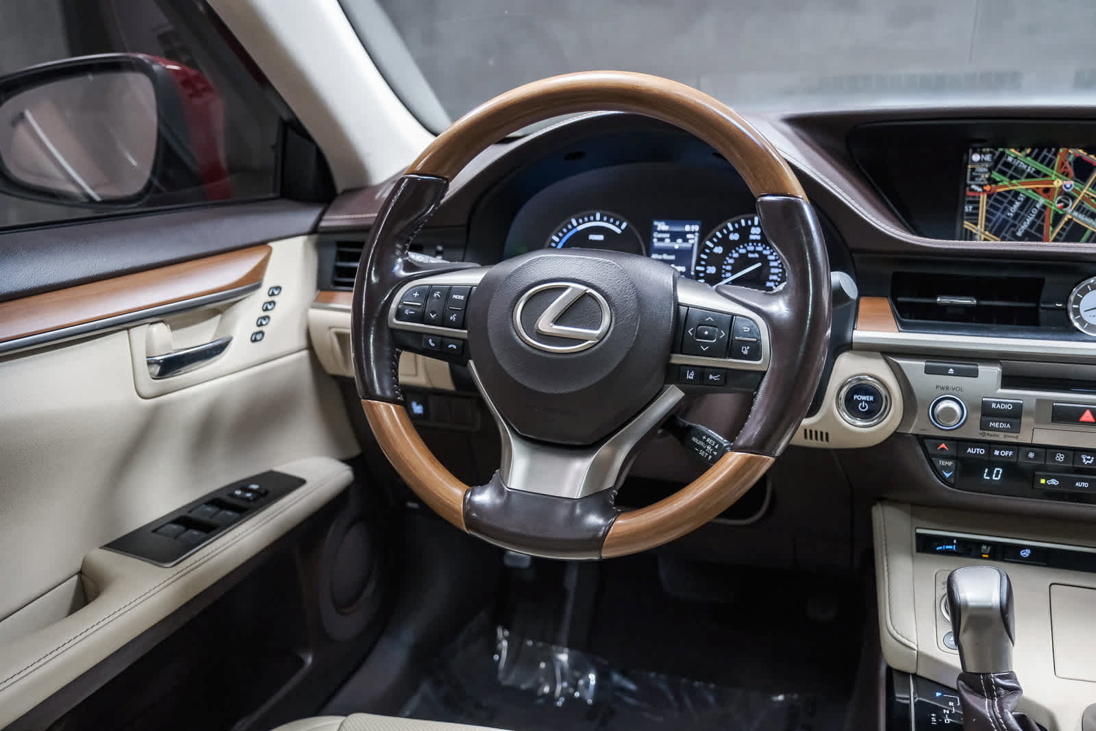 Used 2018 Lexus ES 300h w/ Navigation Package FWD image 19