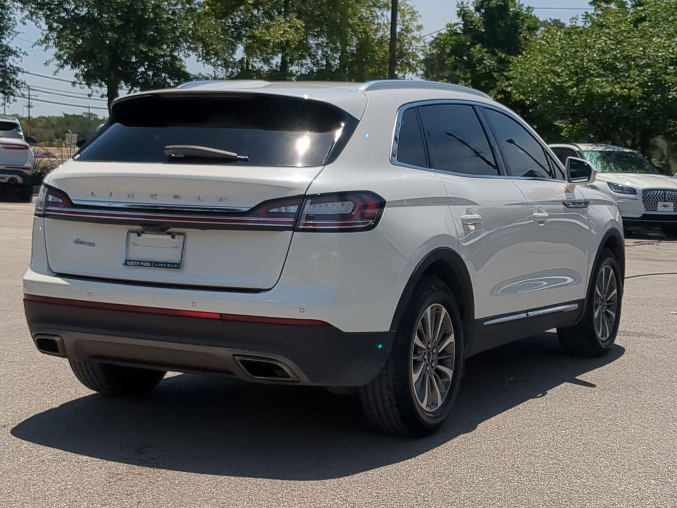 Used 2022 Lincoln Nautilus FWD w/ Premium Package image 3