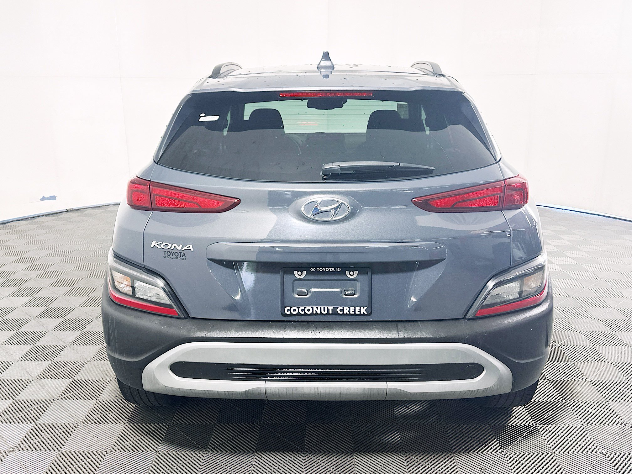 Used 2023 Hyundai Kona SEL FWD image 4