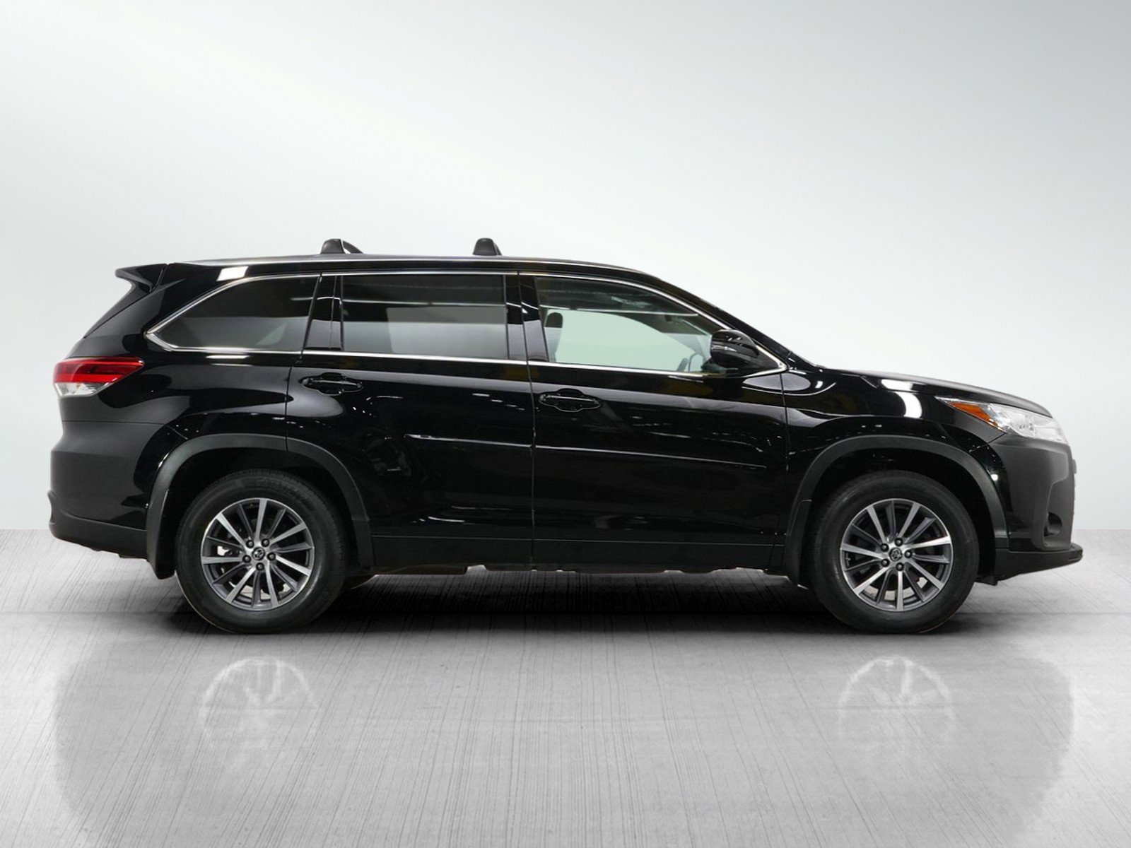 Used 2017 Toyota Highlander XLE image 7