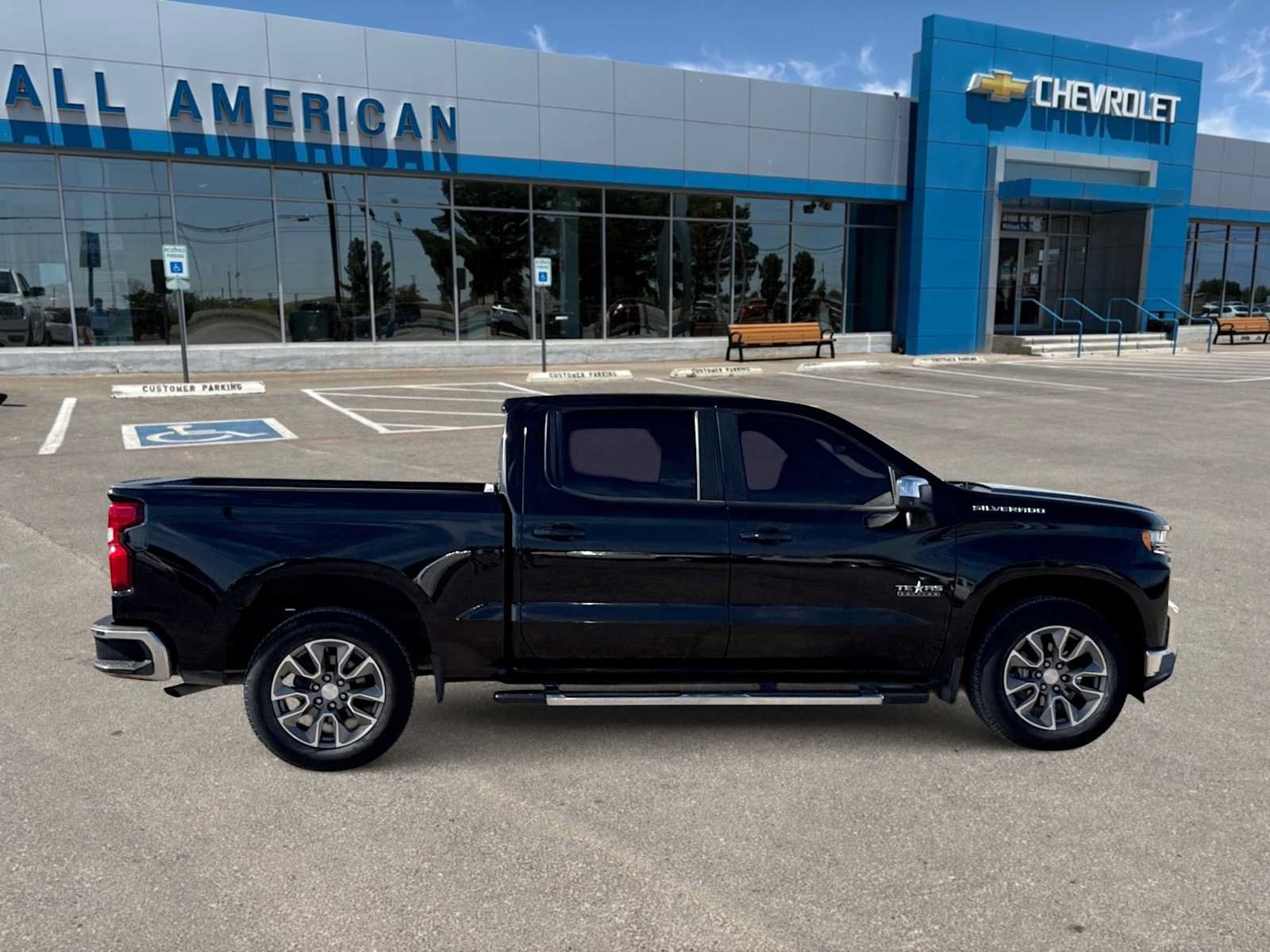 Used 2022 Chevrolet Silverado 1500 LT RWD image 9