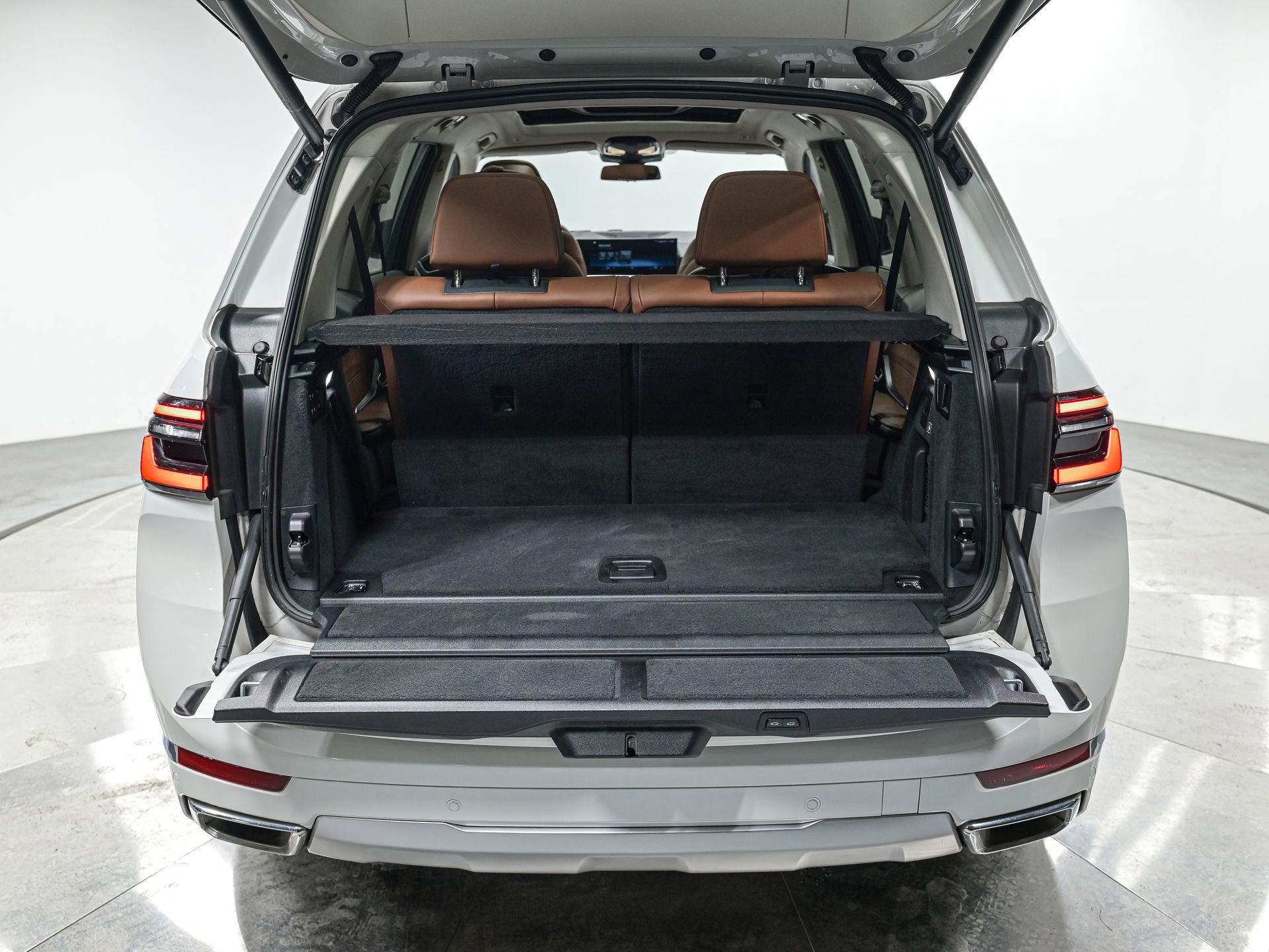 Used 2023 BMW X7 xDrive40i w/ Premium Package AWD/4WD image 6