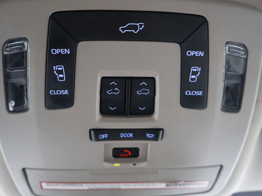 Used 2021 Toyota Sienna XLE image 15