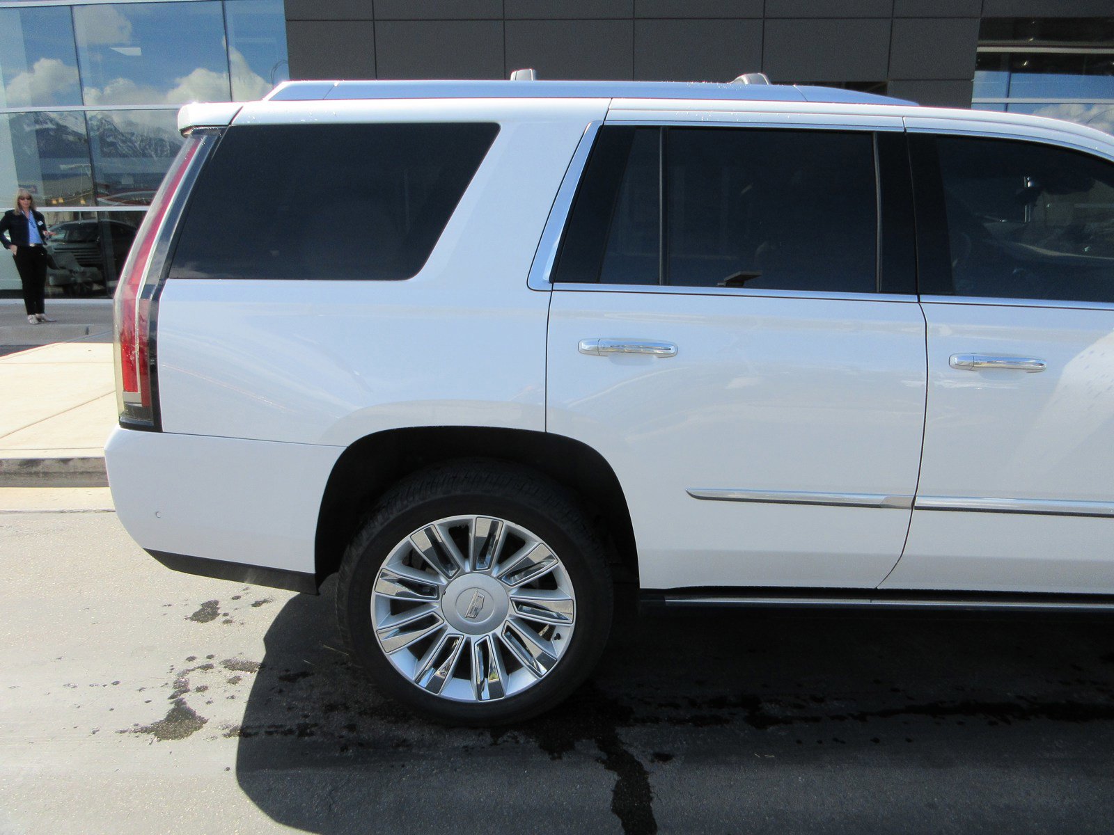 Used 2019 Cadillac Escalade Platinum image 11