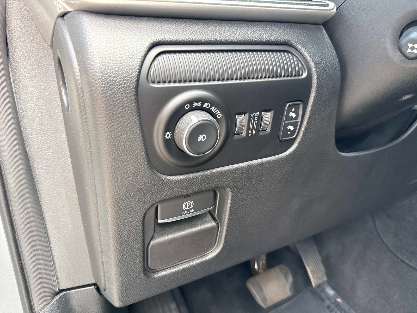 Used 2023 Jeep Wagoneer 4WD w/ Convenience Group I image 21