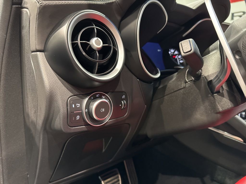 Used 2023 Alfa Romeo Stelvio Veloce image 13