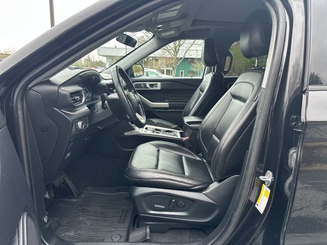Used 2022 Ford Explorer XLT w/ Equipment Group 202A AWD/4WD image 9
