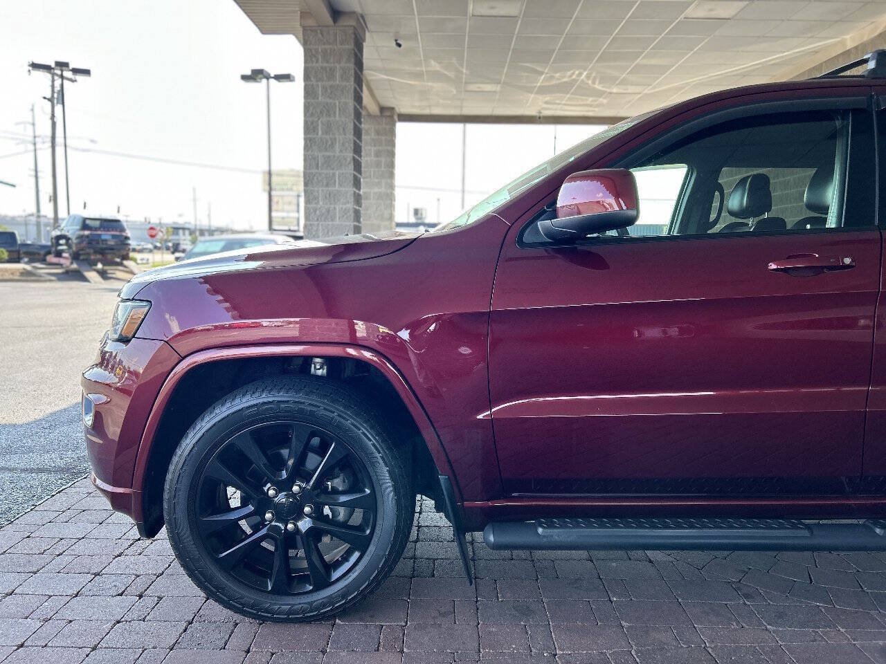 Used 2019 Jeep Grand Cherokee Altitude AWD/4WD image 5