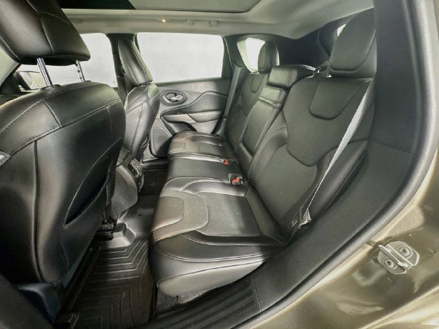 Used 2019 Jeep Cherokee Limited AWD/4WD image 29
