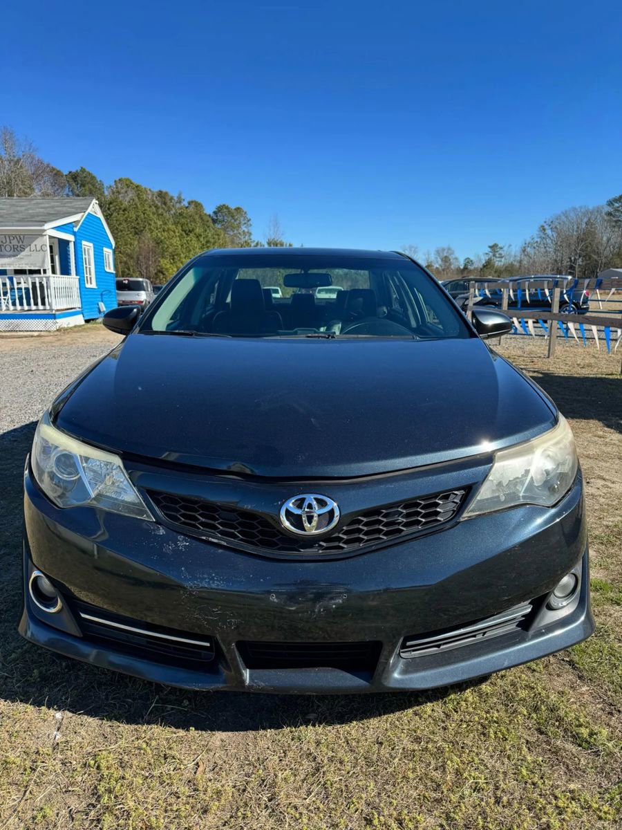Used 2014 Toyota Camry SE w/ Leather Package image 3