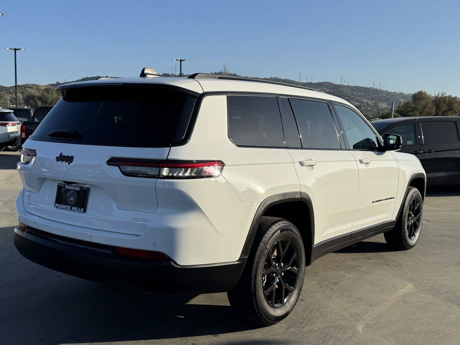 Certified 2025 Jeep Grand Cherokee L Altitude RWD image 6