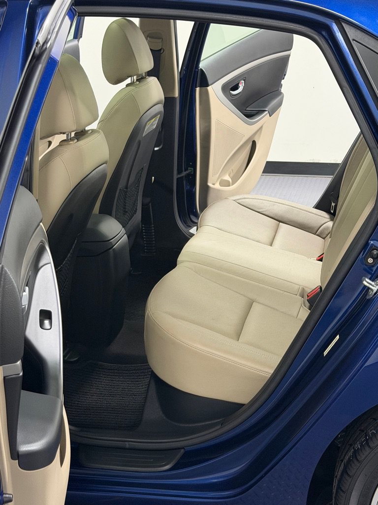 Used 2013 Hyundai Elantra GT w/ Tech Pkg FWD image 9