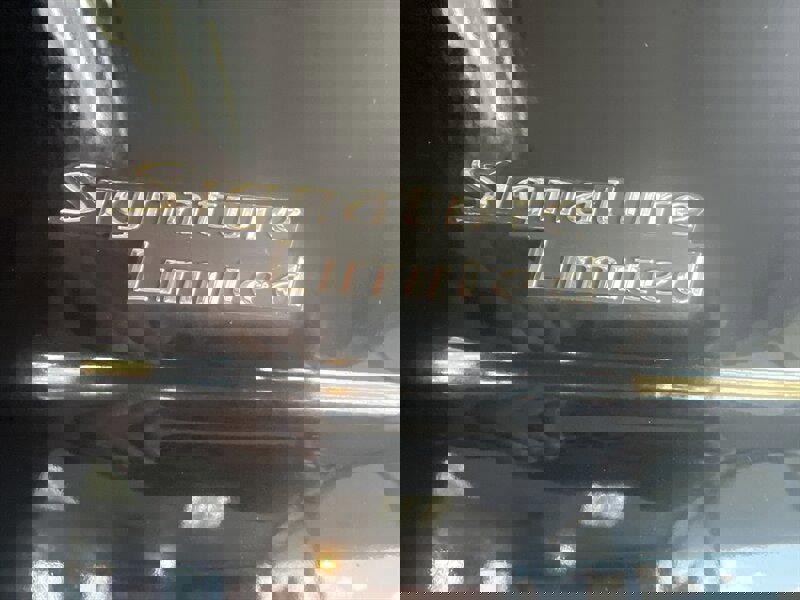 Used 2009 Lincoln Town Car Signature Limited image 28