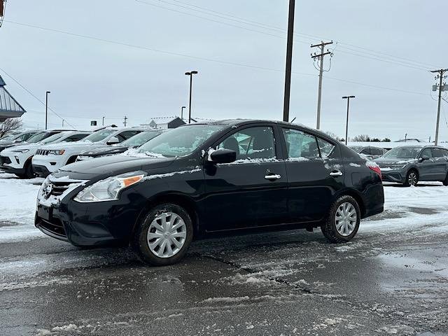 Used 2018 Nissan Versa SV image 2