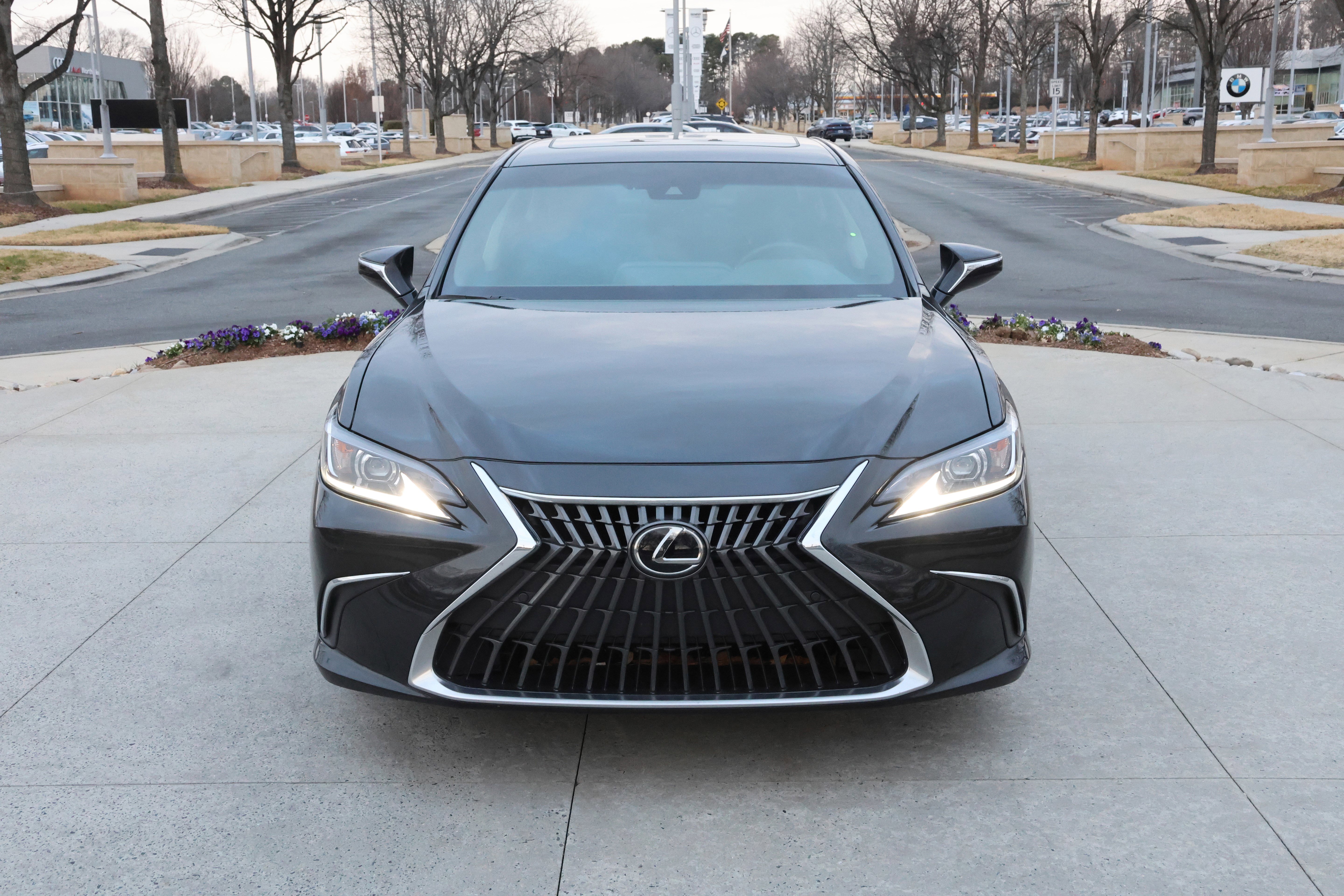 Used 2024 Lexus ES 350 350 w/ Premium Package image 3