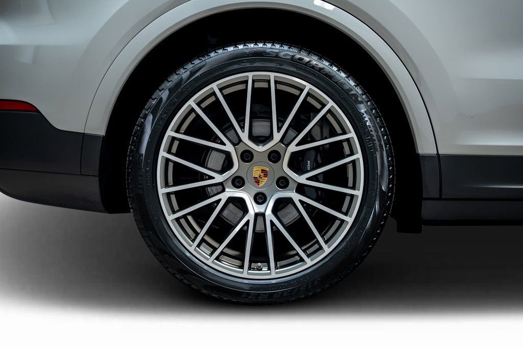 Used 2022 Porsche Cayenne S Platinum image 21