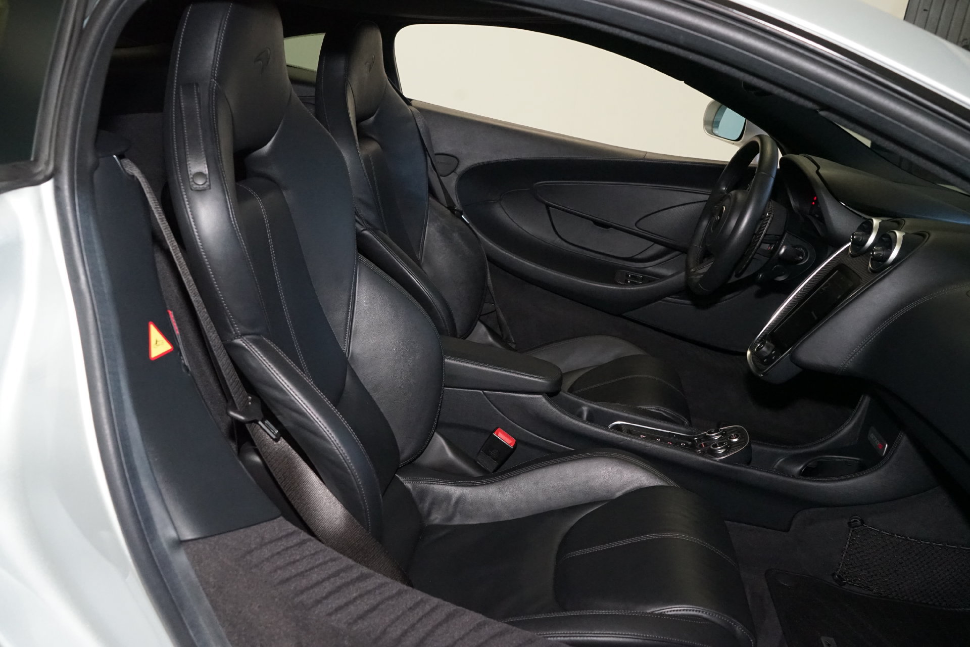 Used 2017 McLaren 570S Coupe RWD image 16