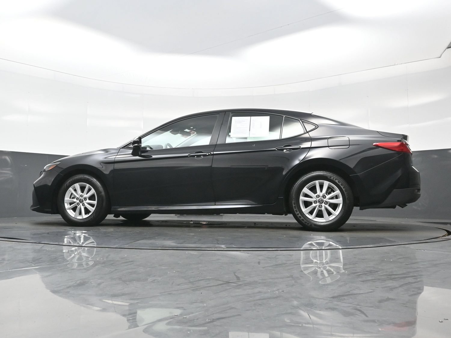 Used 2025 Toyota Camry LE FWD image 29