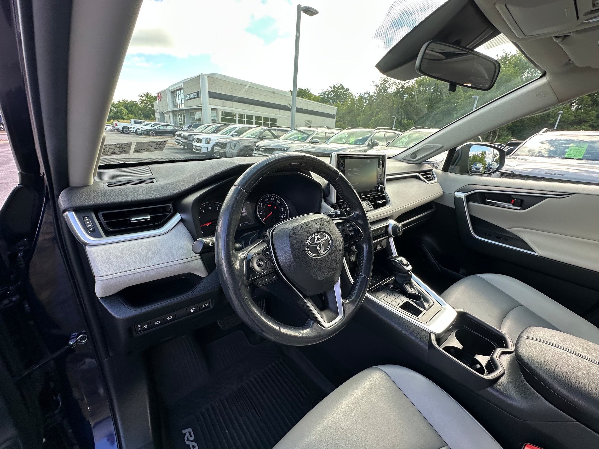 Used 2019 Toyota RAV4 XLE Premium w/ Cold Weather Package AWD/4WD image 23