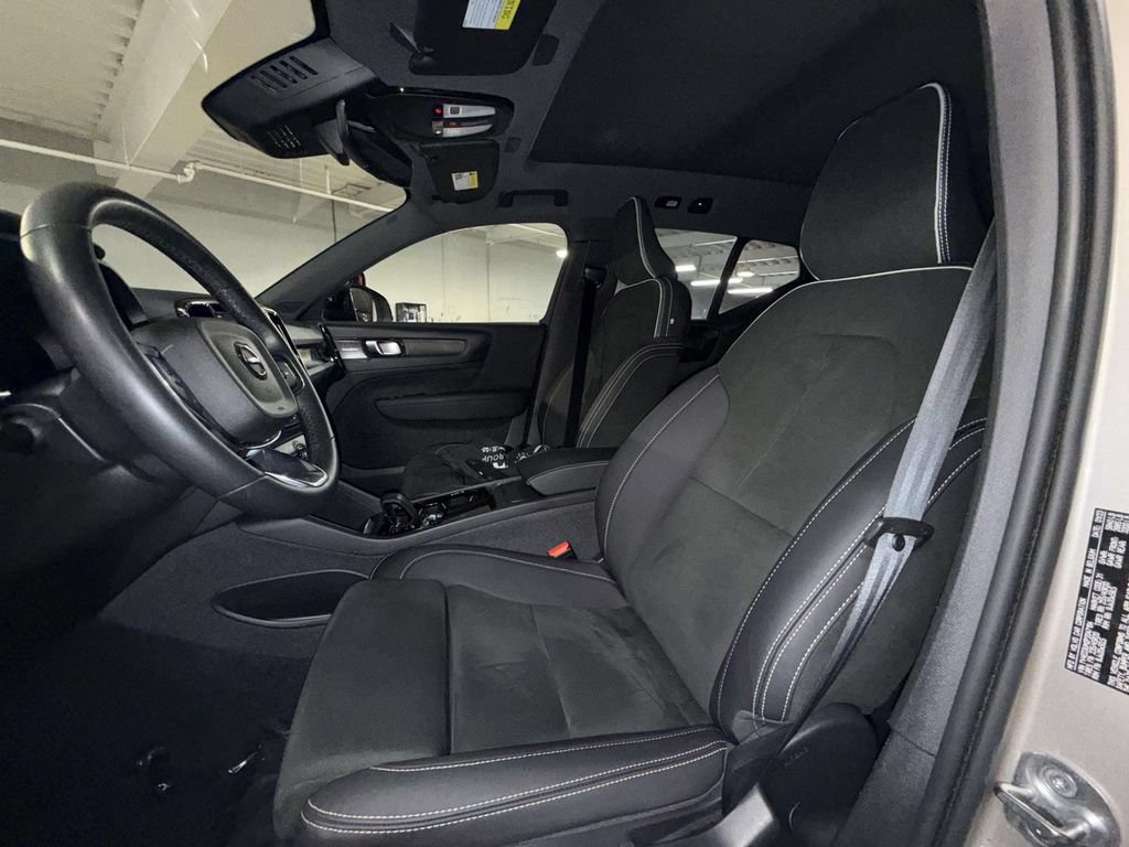 Used 2023 Volvo XC40 Recharge Ultimate w/ Protection Package Premier AWD/4WD image 2