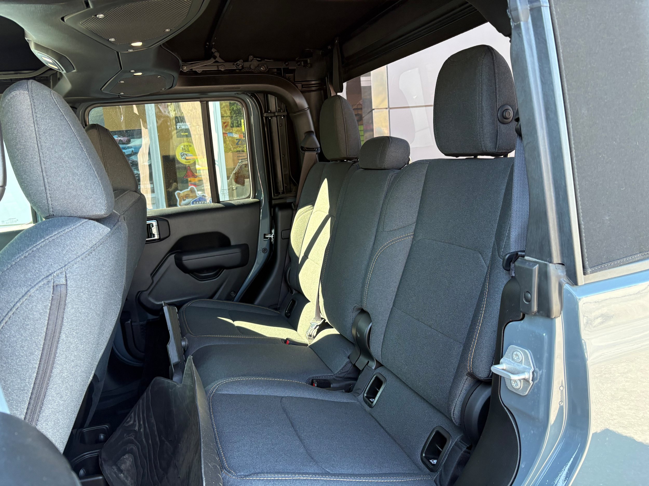 Certified 2025 Jeep Gladiator Sport AWD/4WD image 11