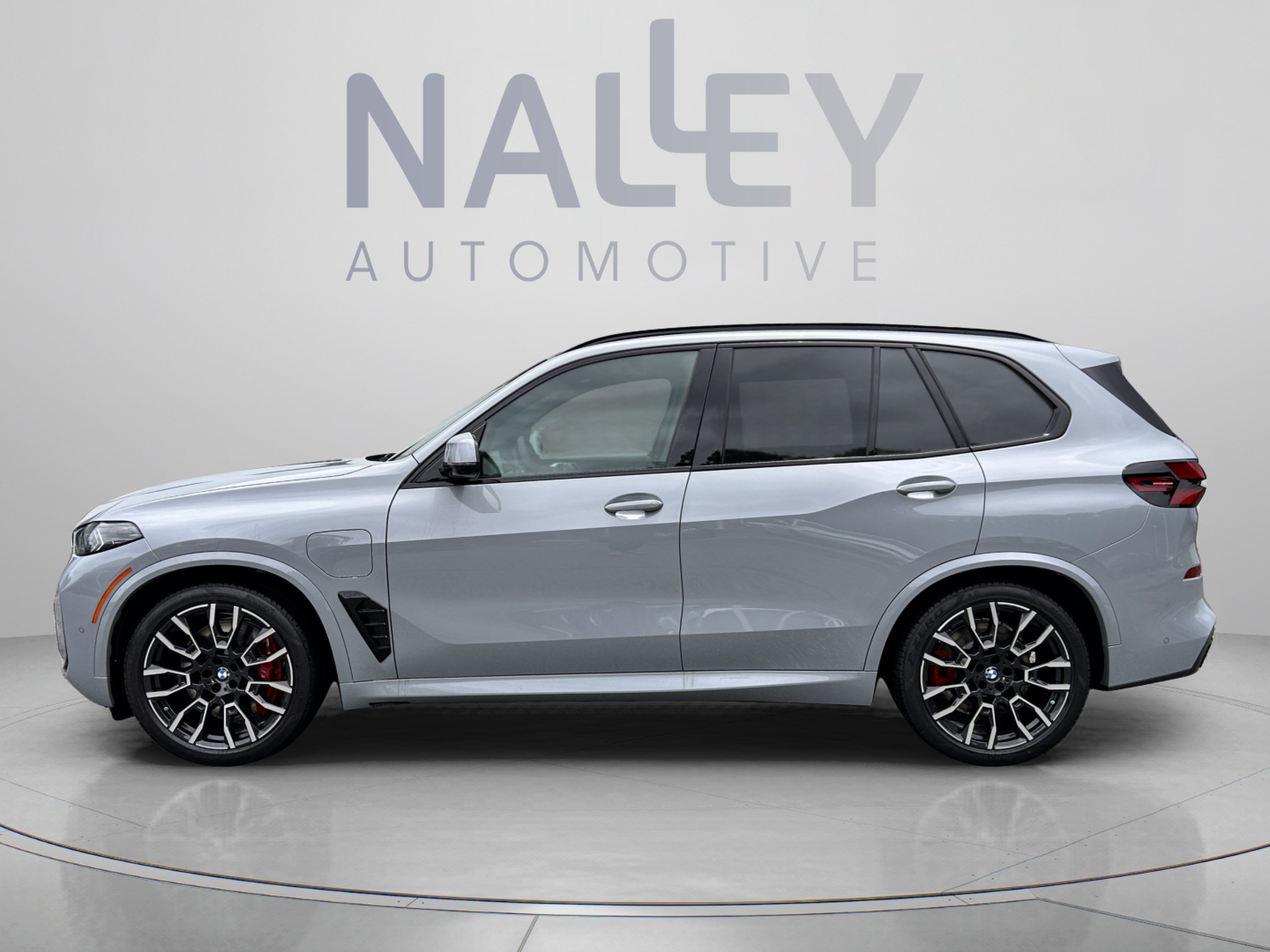 Used 2026 BMW X5 xDrive50e w/ M Sport Package AWD/4WD image 2