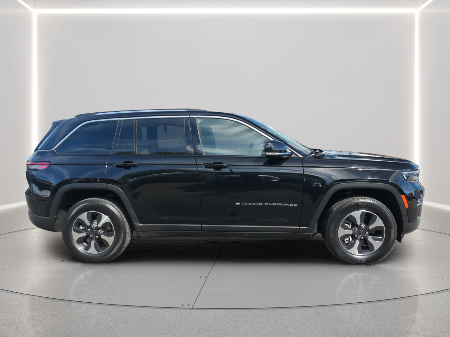 Used 2023 Jeep Grand Cherokee 4WD 4xe image 6