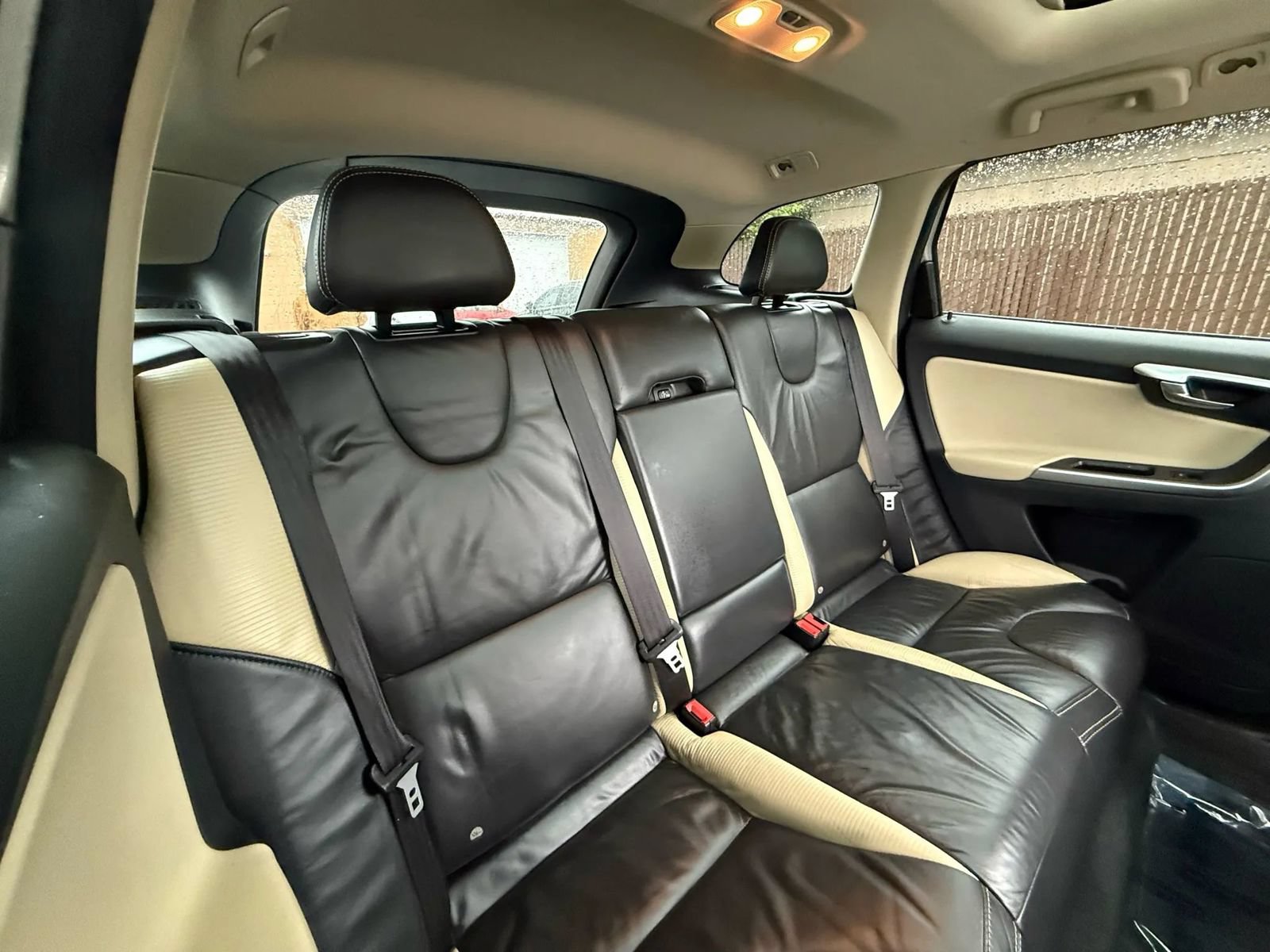 Used 2011 Volvo XC60 T6 R-Design w/ Convenience Pkg AWD/4WD image 26