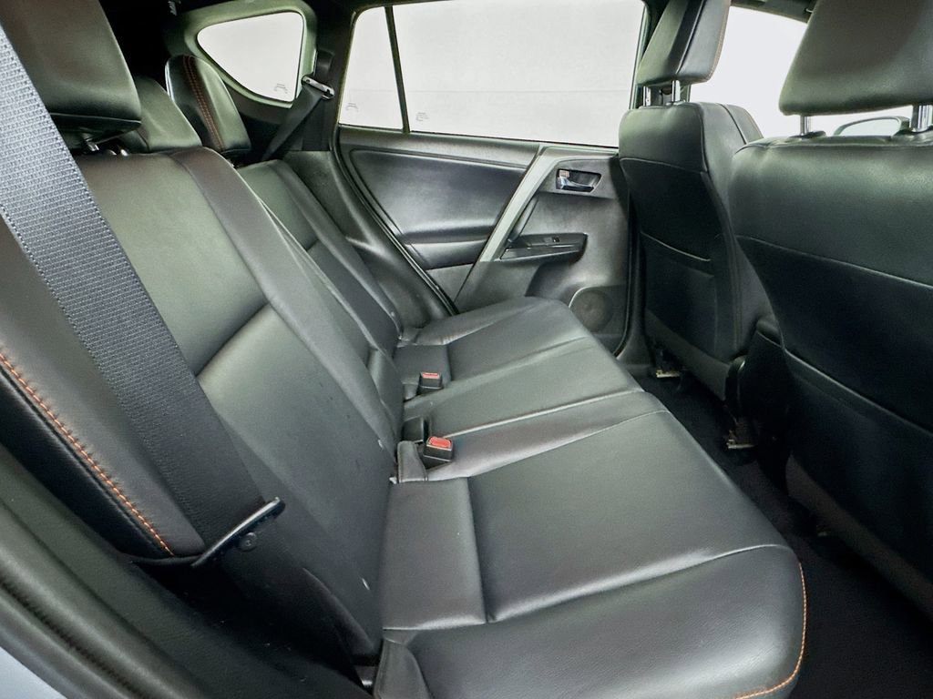 Used 2016 Toyota RAV4 SE image 34