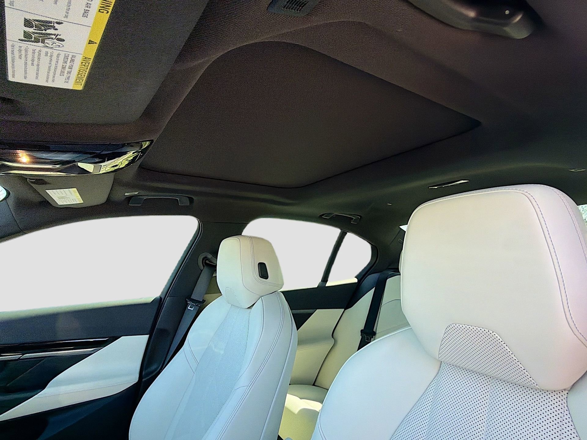 Used 2024 BMW 530i w/ Premium Package image 28