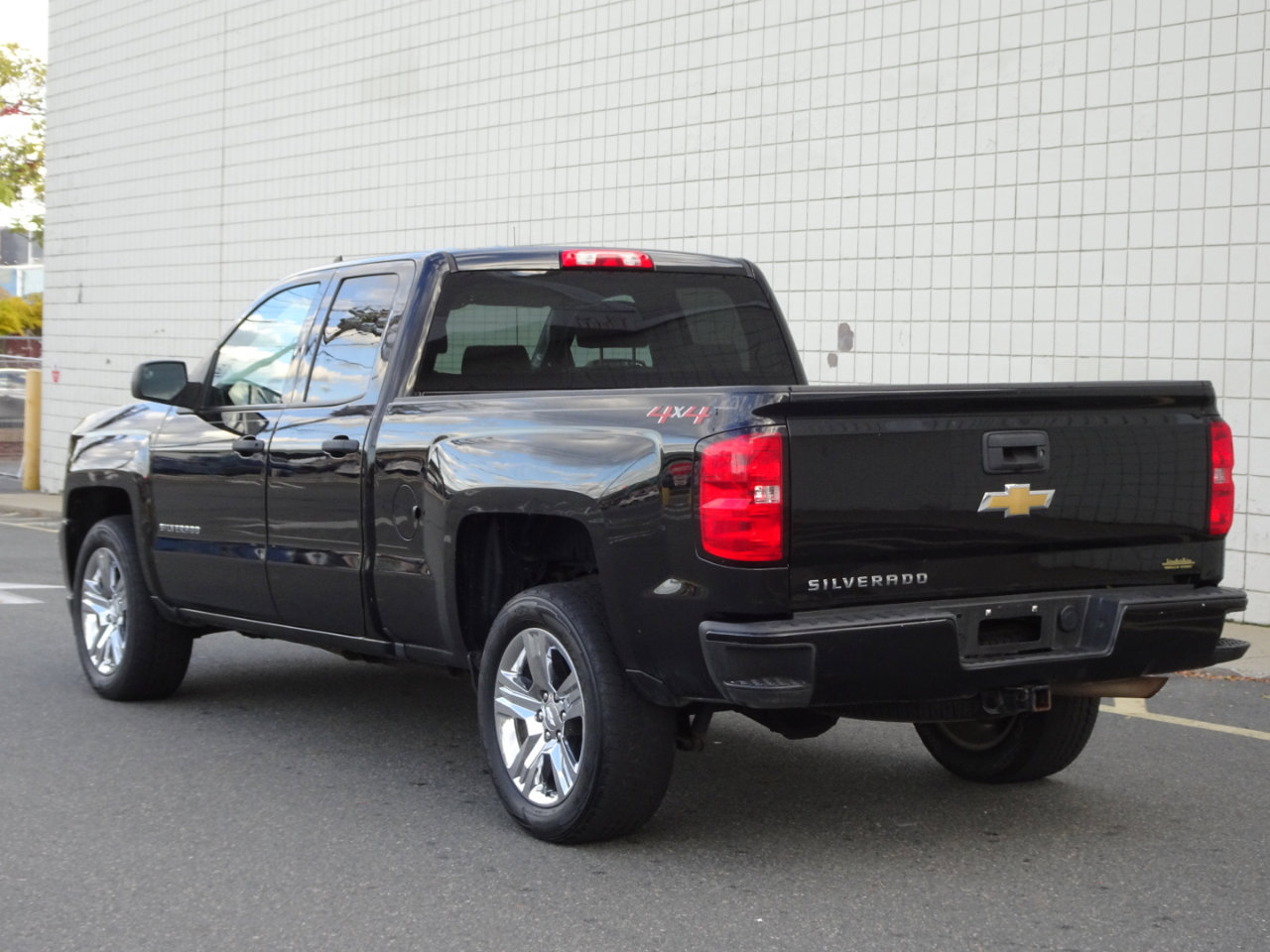 Used 2018 Chevrolet Silverado 1500 Custom w/ Custom Value Package image 5