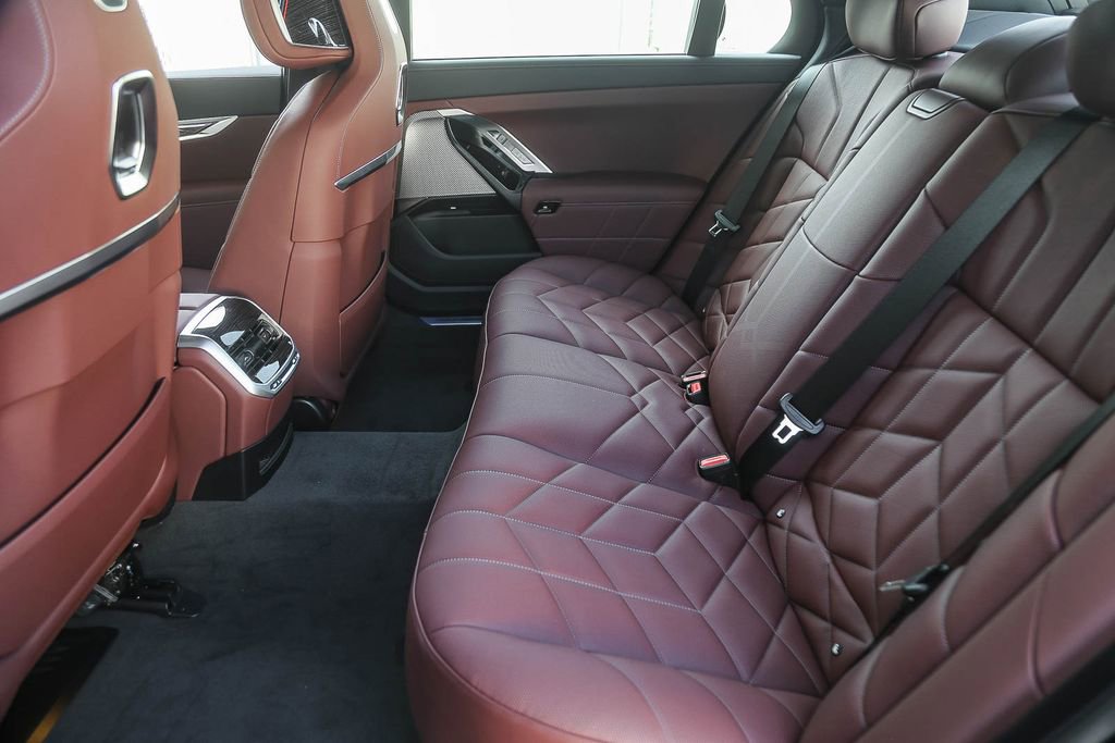 New 2026 BMW 750e xDrive AWD/4WD image 15