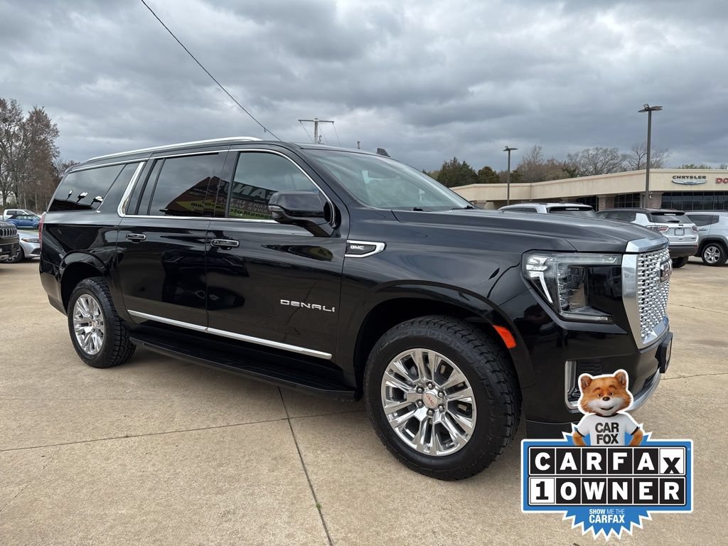 Used 2024 GMC Yukon XL Denali AWD/4WD image 3
