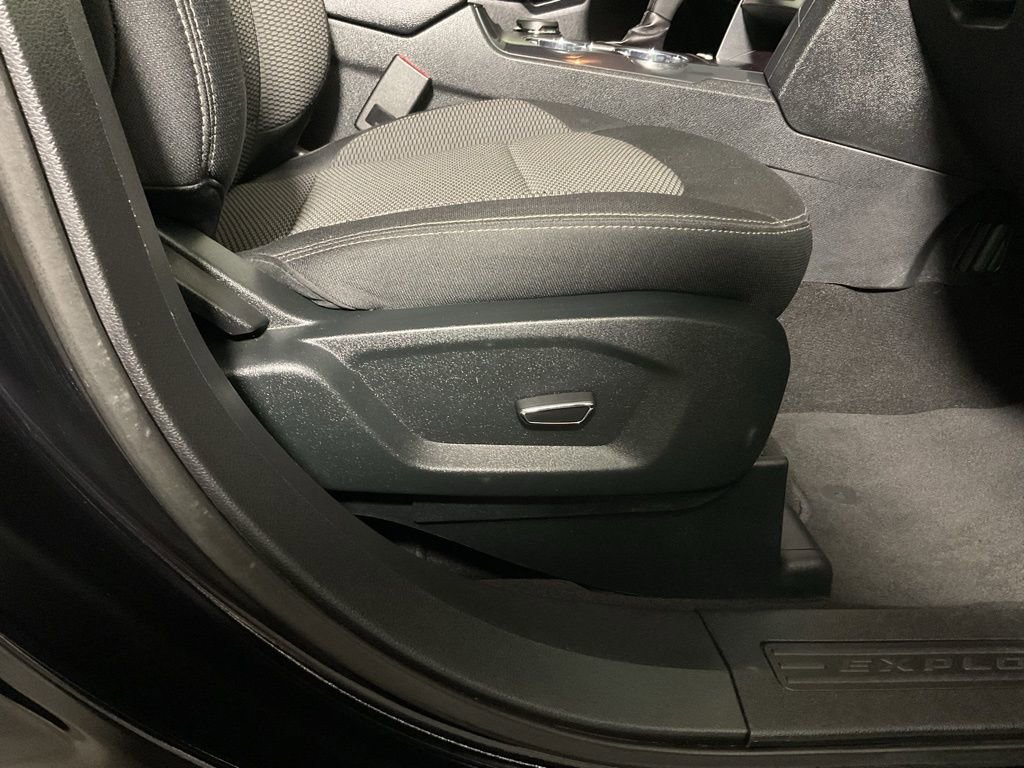 Used 2018 Ford Explorer XLT AWD/4WD image 38