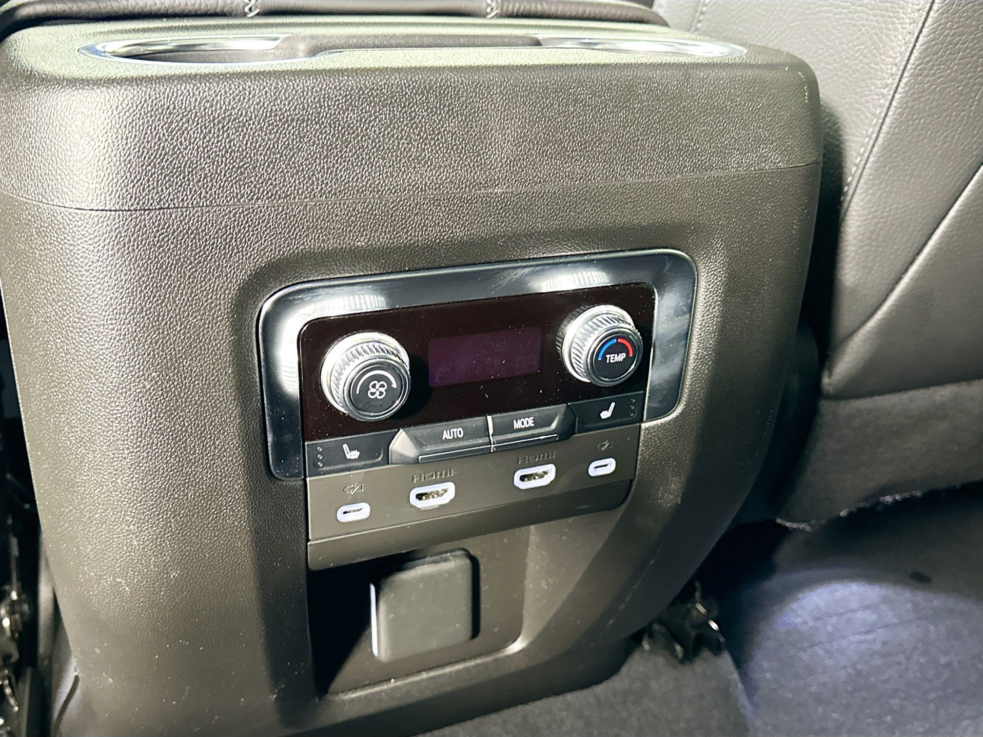 Used 2024 GMC Yukon Denali w/ Denali Reserve Package image 34