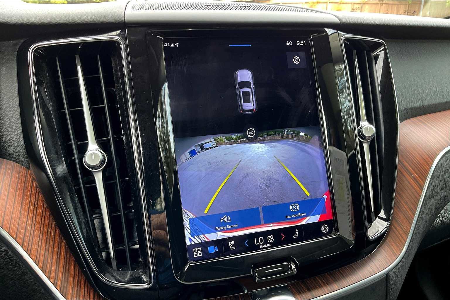 Used 2023 Volvo XC60 B5 Plus w/ Climate Package image 24