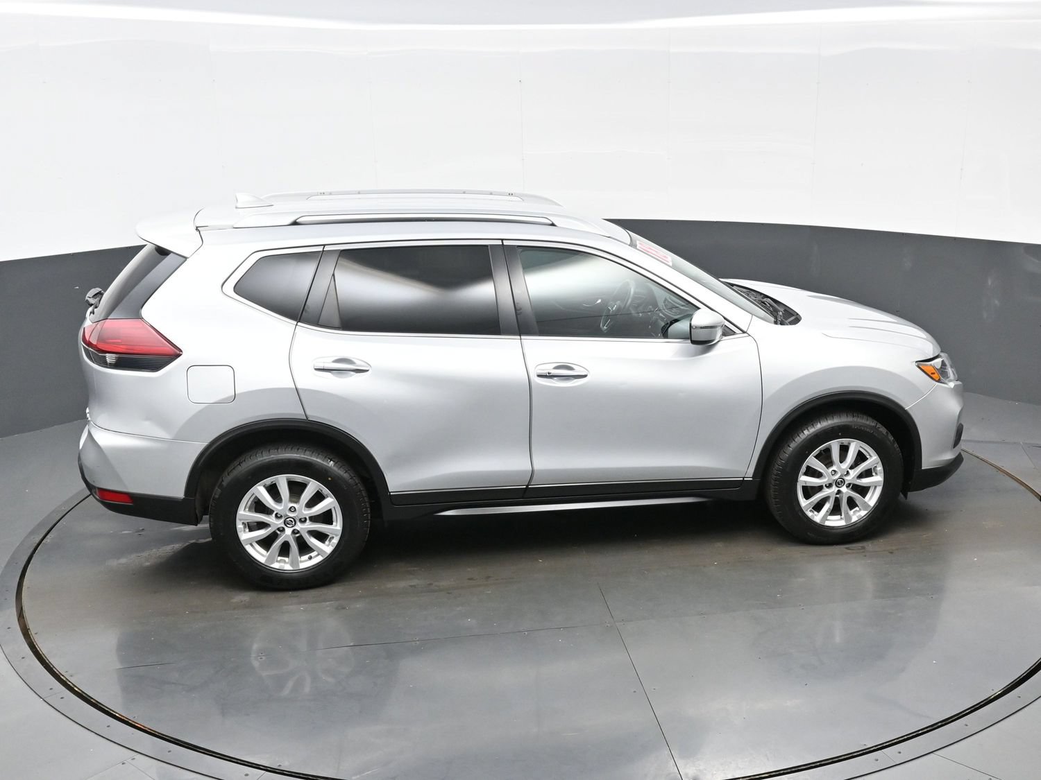 Used 2018 Nissan Rogue SV AWD/4WD image 42