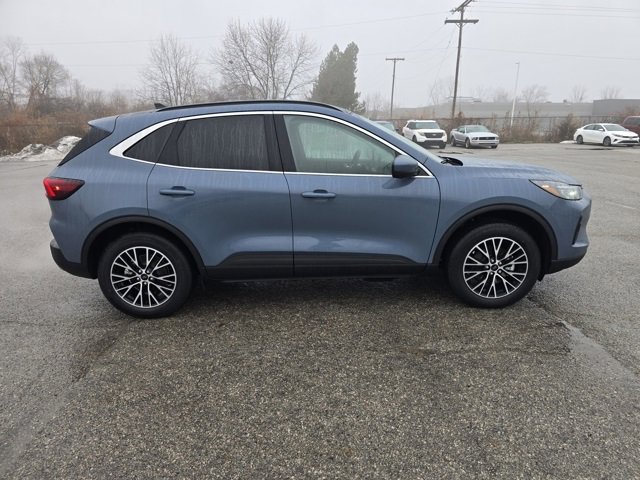 New 2026 Ford Escape SE w/ PHEV Premium Package image 2