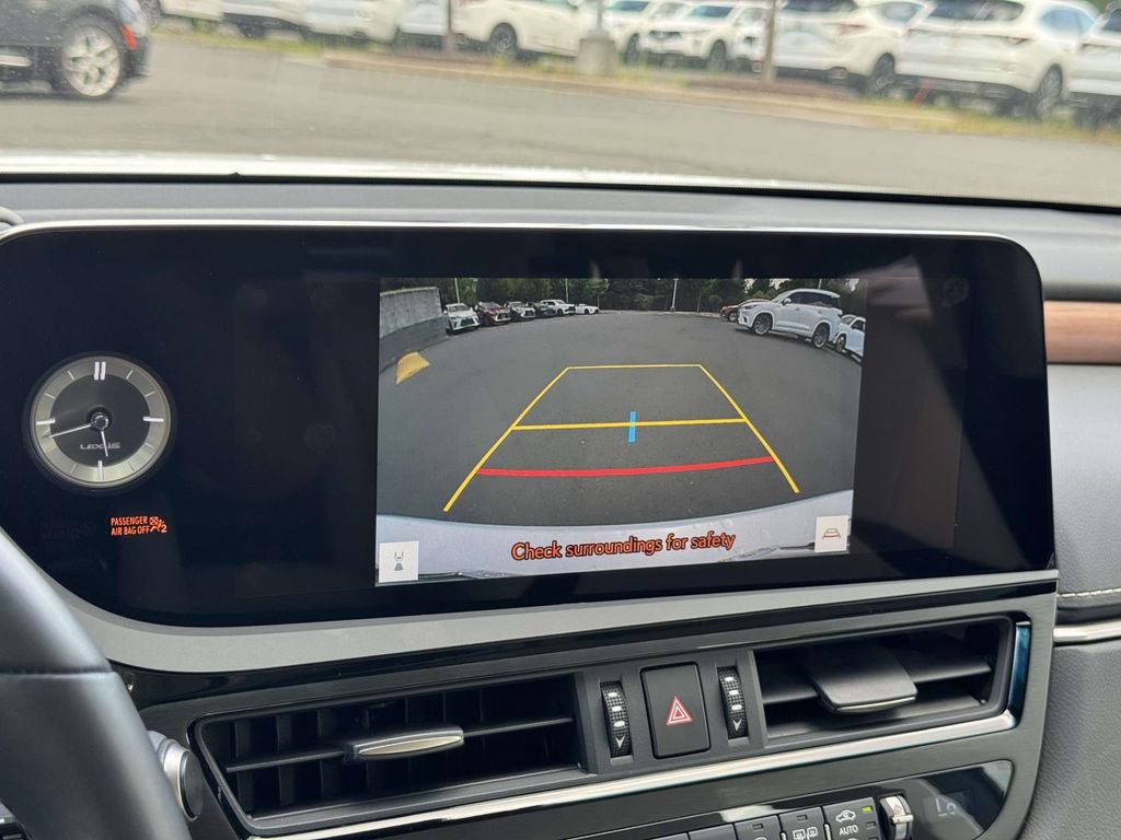 Used 2025 Lexus ES 350 w/ Premium Package FWD image 11