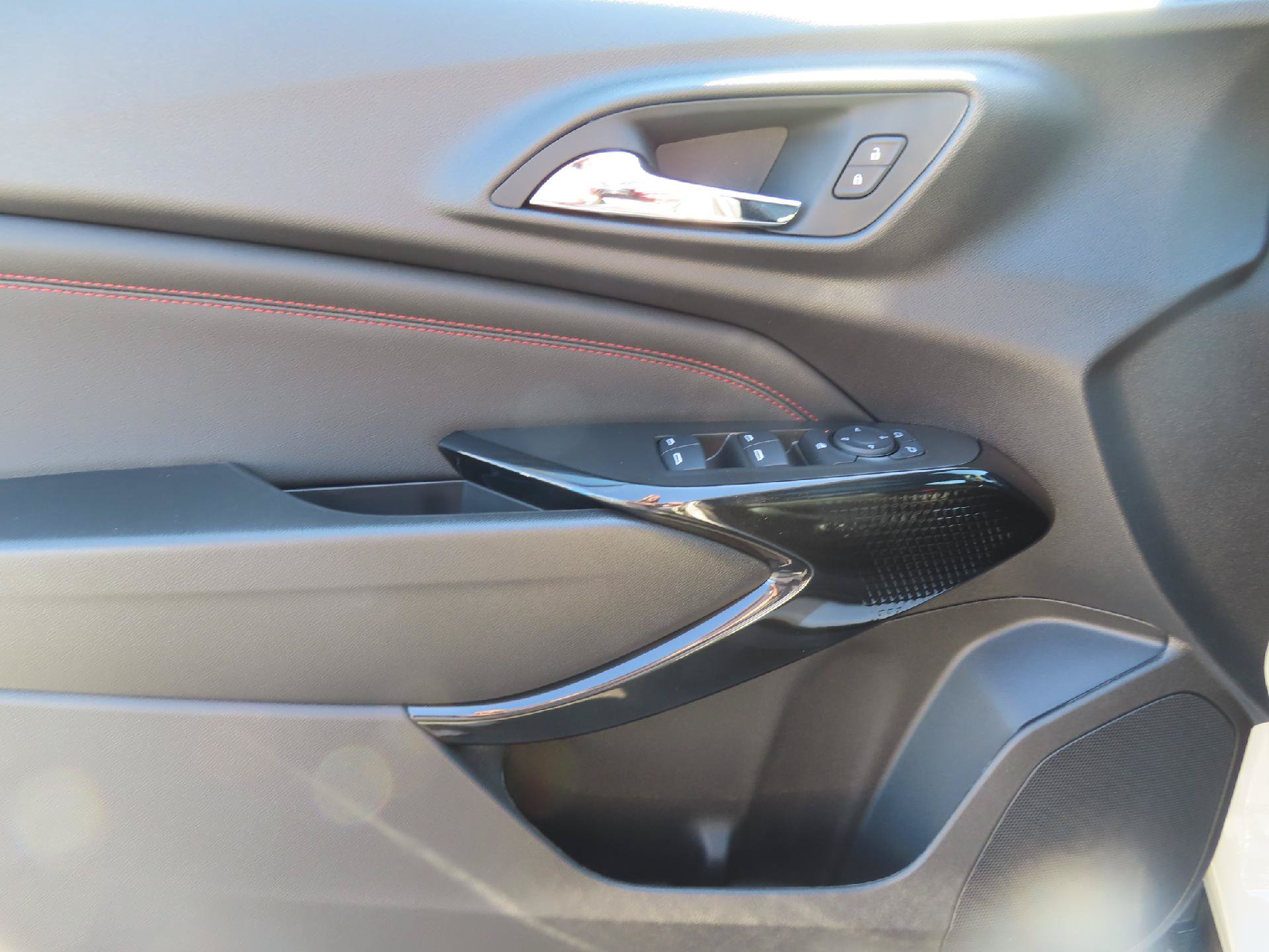 New 2026 Chevrolet Trax RS w/ Sunroof Package FWD image 11