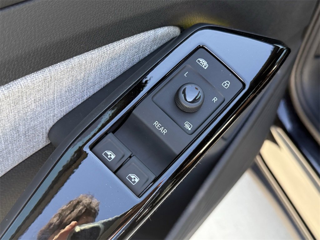 New 2025 Volkswagen ID.4 Pro image 11