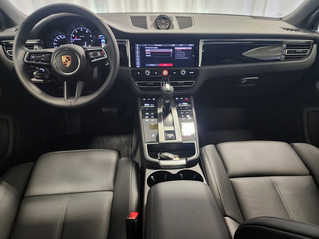 Used 2025 Porsche Macan . image 6