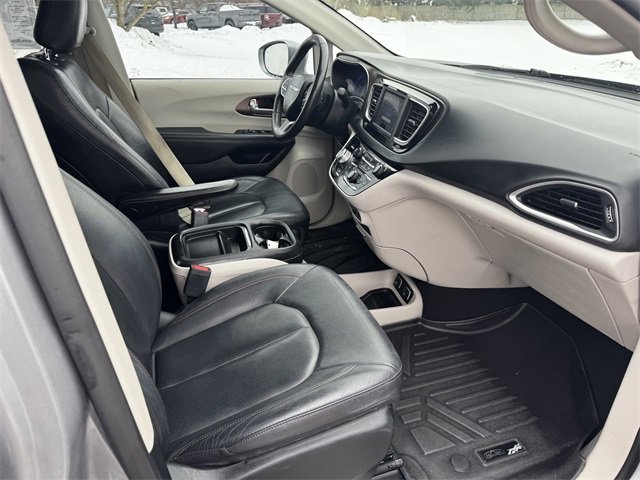 Certified 2019 Chrysler Pacifica Touring-L image 15