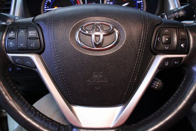 Used 2017 Toyota Highlander Limited image 22