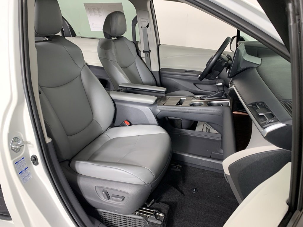 Used 2021 Toyota Sienna XLE w/ XLE Plus Package image 40